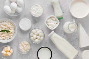 Какие группы микробов встречаются на молочных продуктах?
